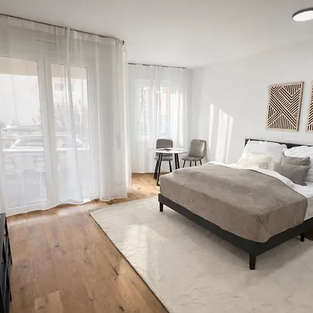 Homely! Design Airport Fair Balcony Appartement *